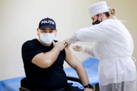 VIDEO // Astăzi, s-a dat startul vaccinării împotriva COVID-19 a polițiștilor din Republica Moldova